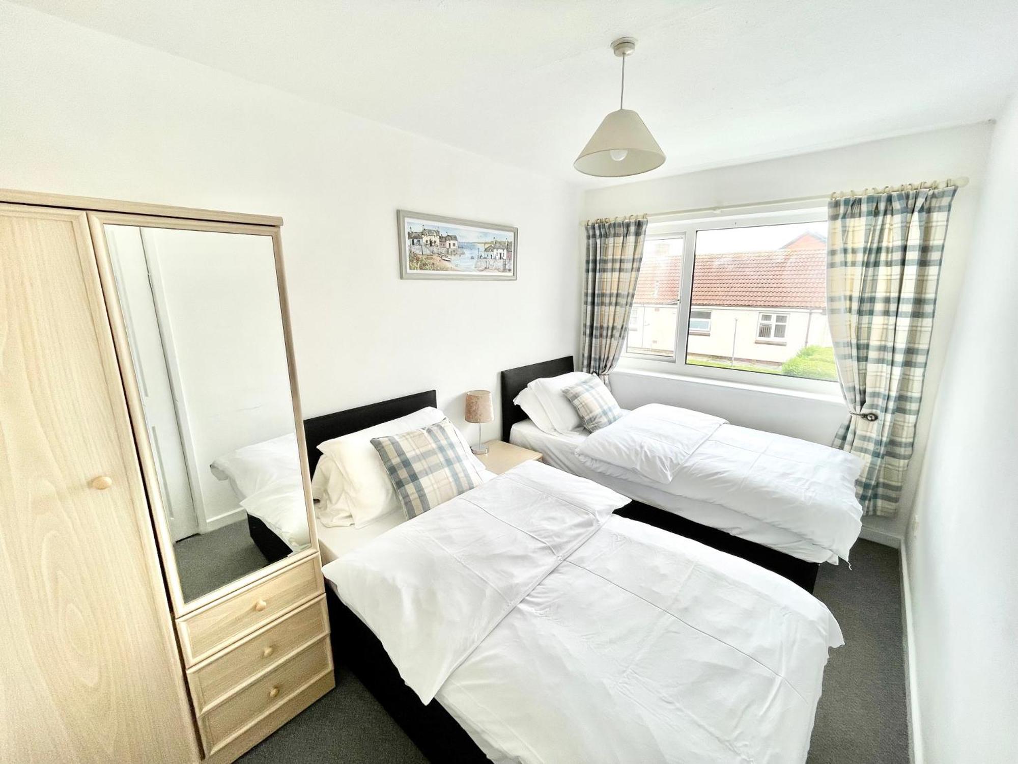 Cae Glas Apartments Holyhead Ngoại thất bức ảnh