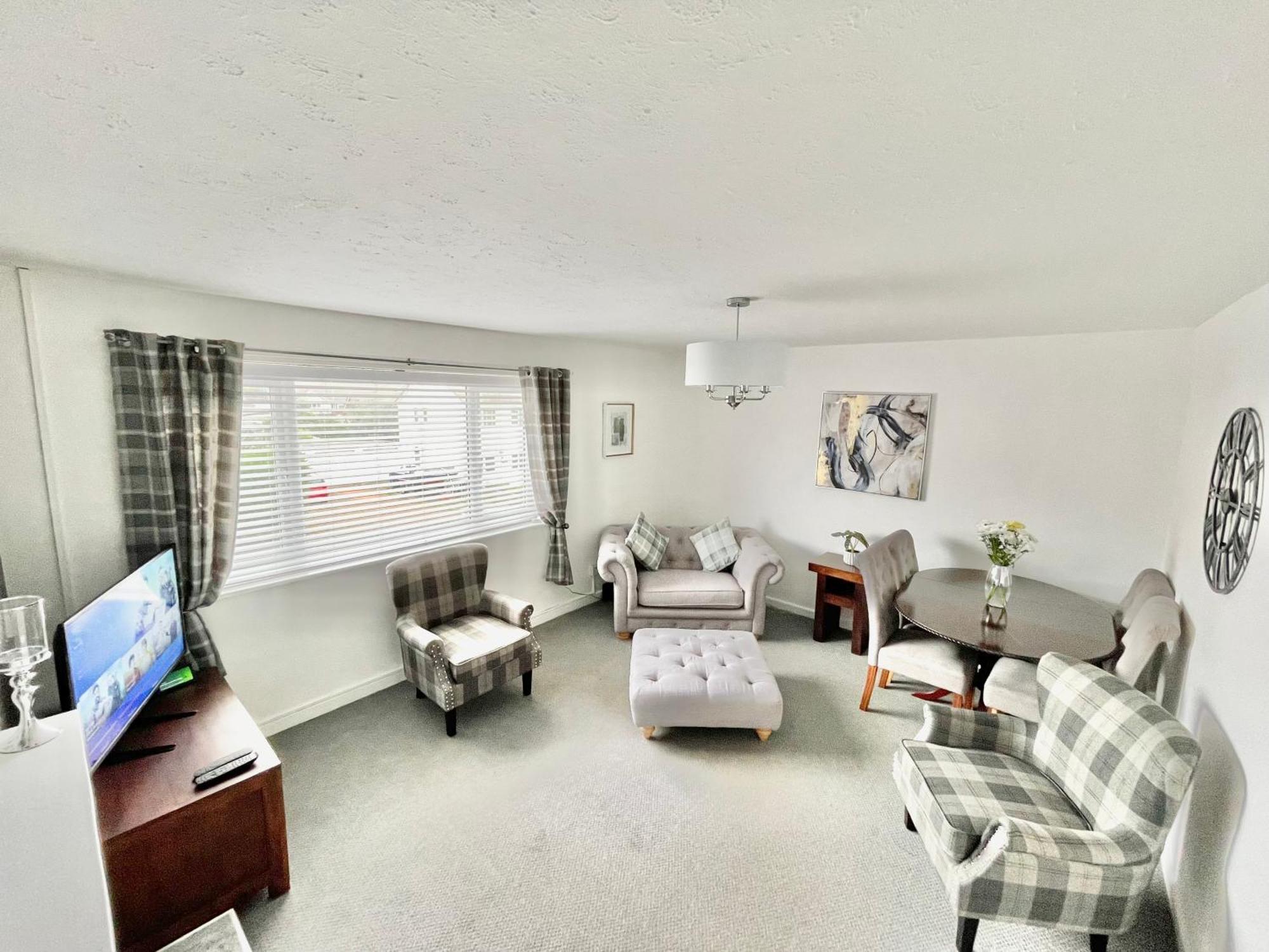 Cae Glas Apartments Holyhead Ngoại thất bức ảnh